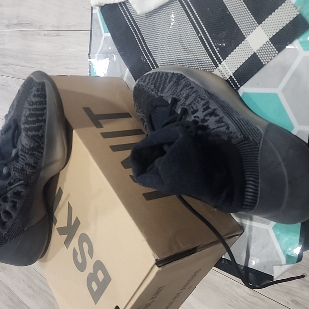 Yeezy knit basketball shoes